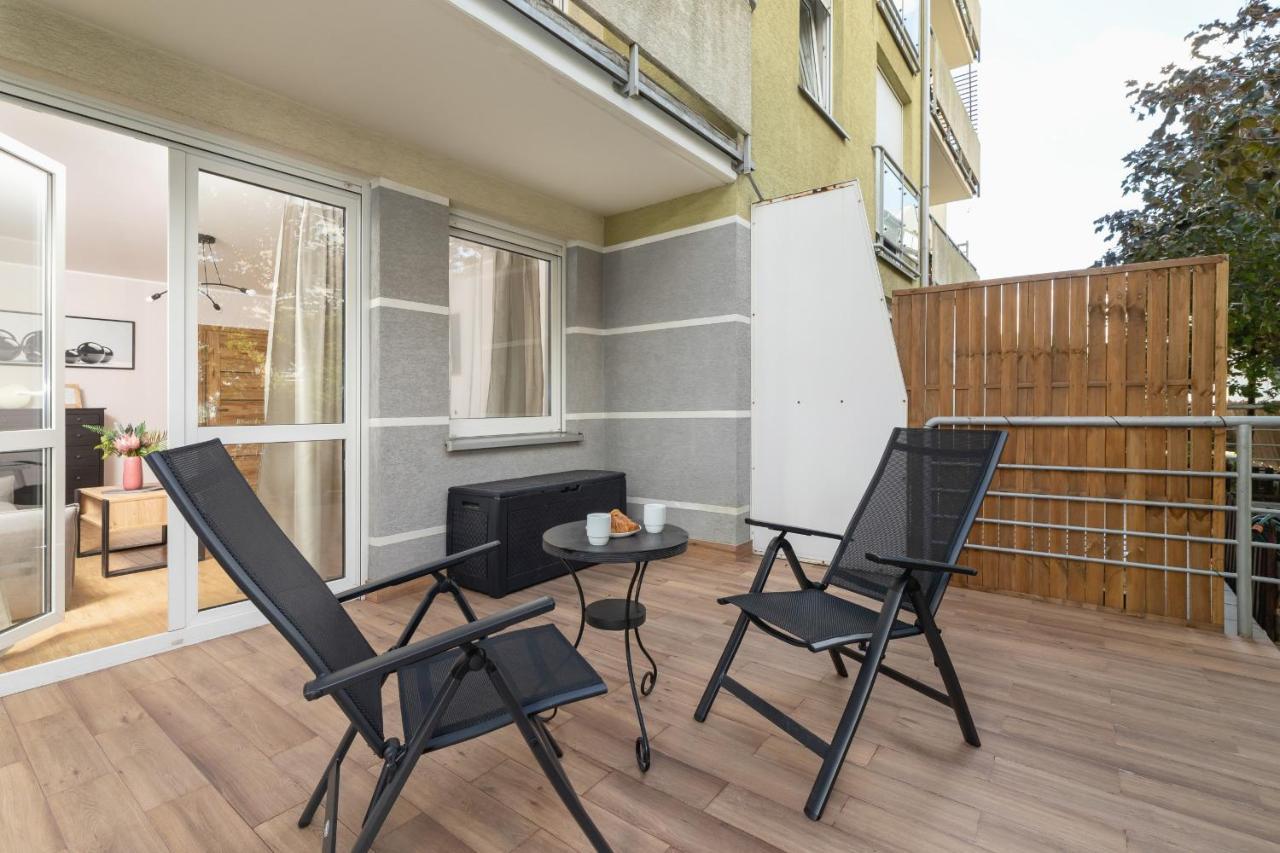 Pleasant Apartment With Terrace Cracow By Noclegi Renters Krakkó Kültér fotó