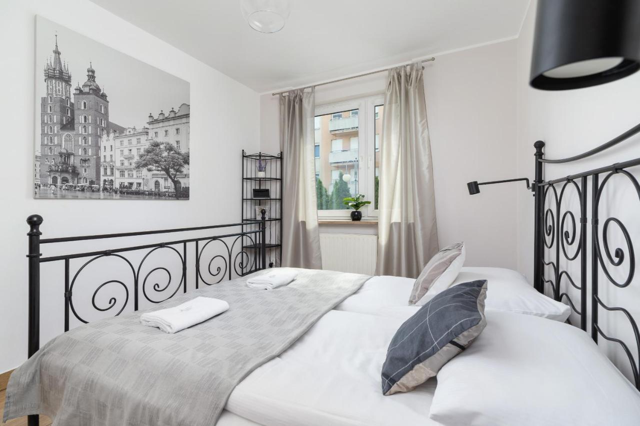 Pleasant Apartment With Terrace Cracow By Noclegi Renters Krakkó Kültér fotó