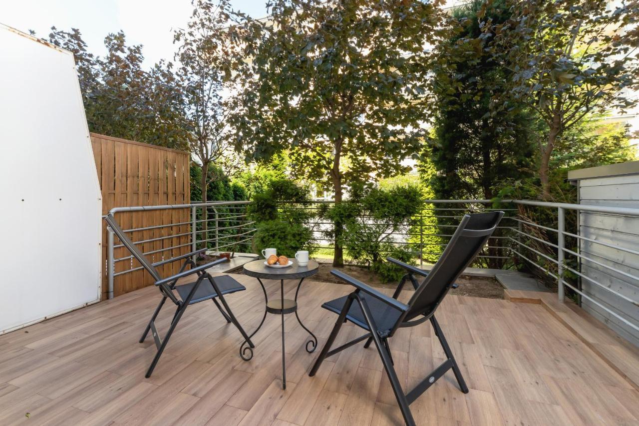 Pleasant Apartment With Terrace Cracow By Noclegi Renters Krakkó Kültér fotó