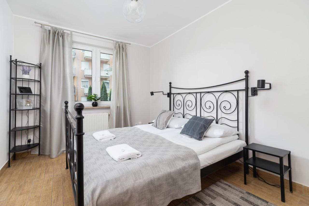 Pleasant Apartment With Terrace Cracow By Noclegi Renters Krakkó Kültér fotó