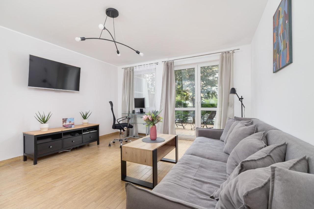 Pleasant Apartment With Terrace Cracow By Noclegi Renters Krakkó Kültér fotó